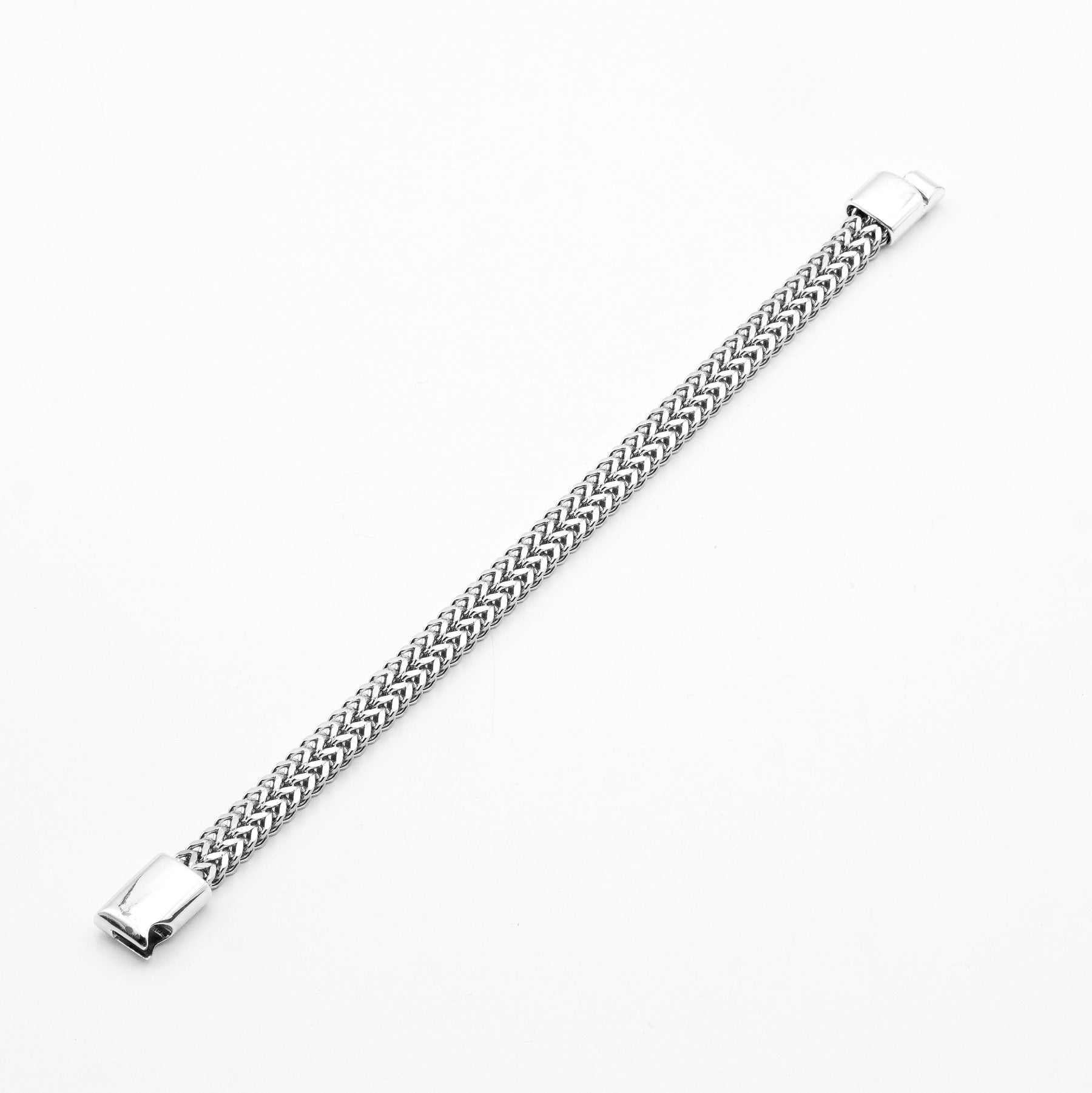 Elegant Silver Chain Bracelet With Modern Design for Timeless Style"